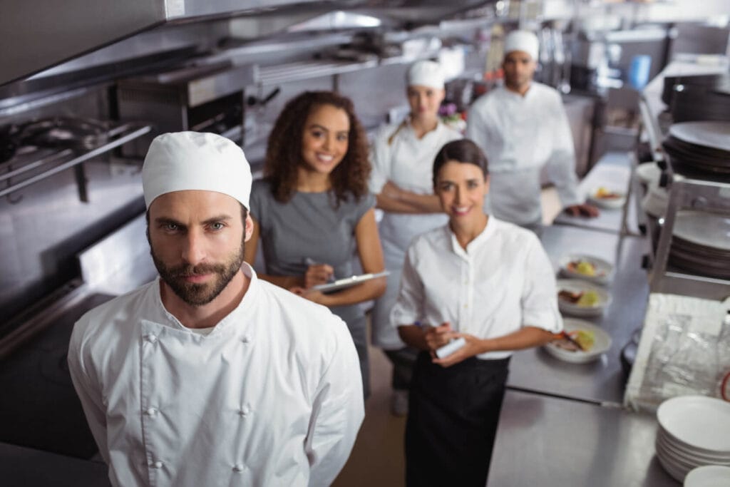 Serviços de consultoria para restaurantes em vigilância sanitária, treinamentos de equipe e documentação obrigatória.