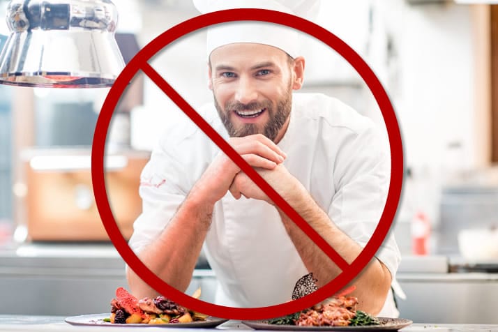 trabalhar de barba na cozinha