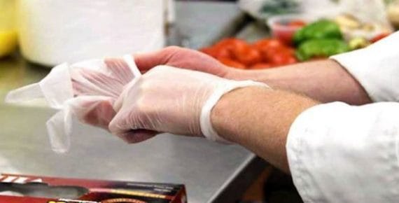 manipuladores de aliementos higiene na cozinha