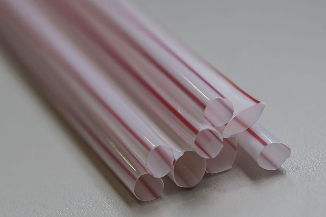 Entenda a proibição do canudo plástico