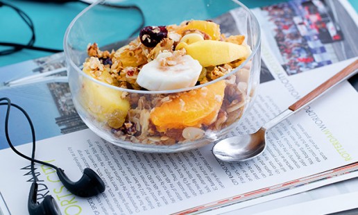 Frutas com granola