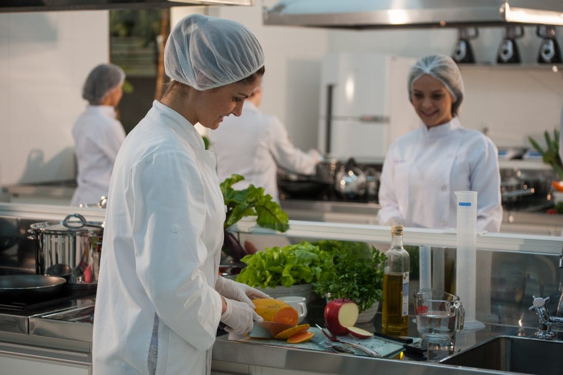 DIFERENÇA ENTRE NUTRICIONISTA E TÉCNICO EM NUTRIÇÃO - COZINHA - Nutri