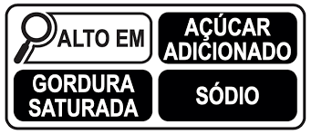 Rotulagem de alimentos Nutricionista avaliando a rotulagem de alimentos para garantir conformidade com as normas de segurança alimentar.