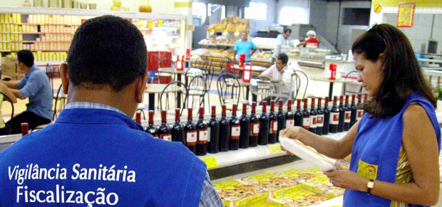 Autuado pela Vigilância Sanitária visita de fiscais da vigilância sanitária e interdição do local com multa