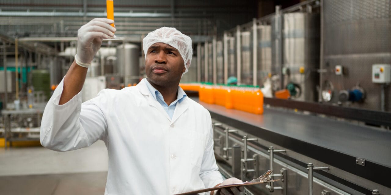 diagnóstico técnico-sanitário da planta industrial; Adequação de layout conforme RDC 275/02 e outras normas; Elaboração do Manual de Boas Práticas de Fabricação (MBPF) e dos Procedimentos Operacionais Padronizados (POPs); Registro sanitário e obtenção do alvará de funcionamento; Treinamento técnico de manipuladores e gestores; Implantação de sistemas de rastreabilidade e controle de qualidade; Acompanhamento de exigências sanitárias e fiscalizações.