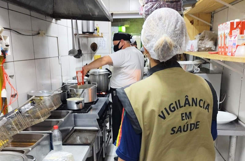Atendimento emergêncial pós-fiscalização Empresa Nutri Mix com Atendimento emergêncial pós-fiscalização da Vigilância Sanitária em estabelecimento comercial